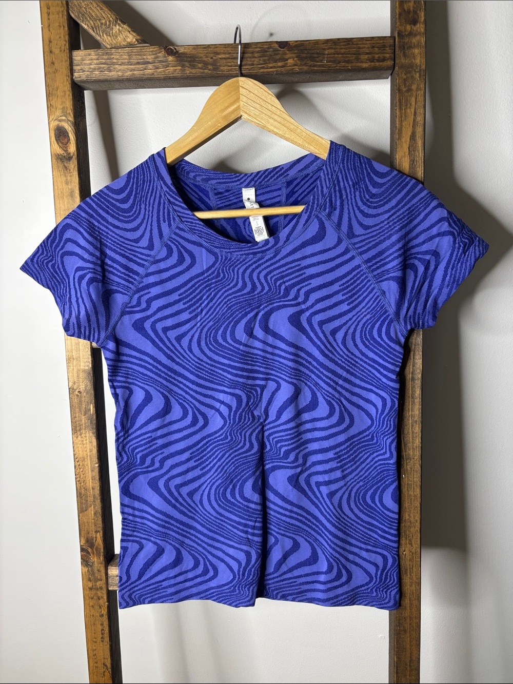 Athleta Purple Wave-Print Short Sleeve Tee Size S